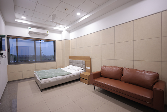 Suit room relative room